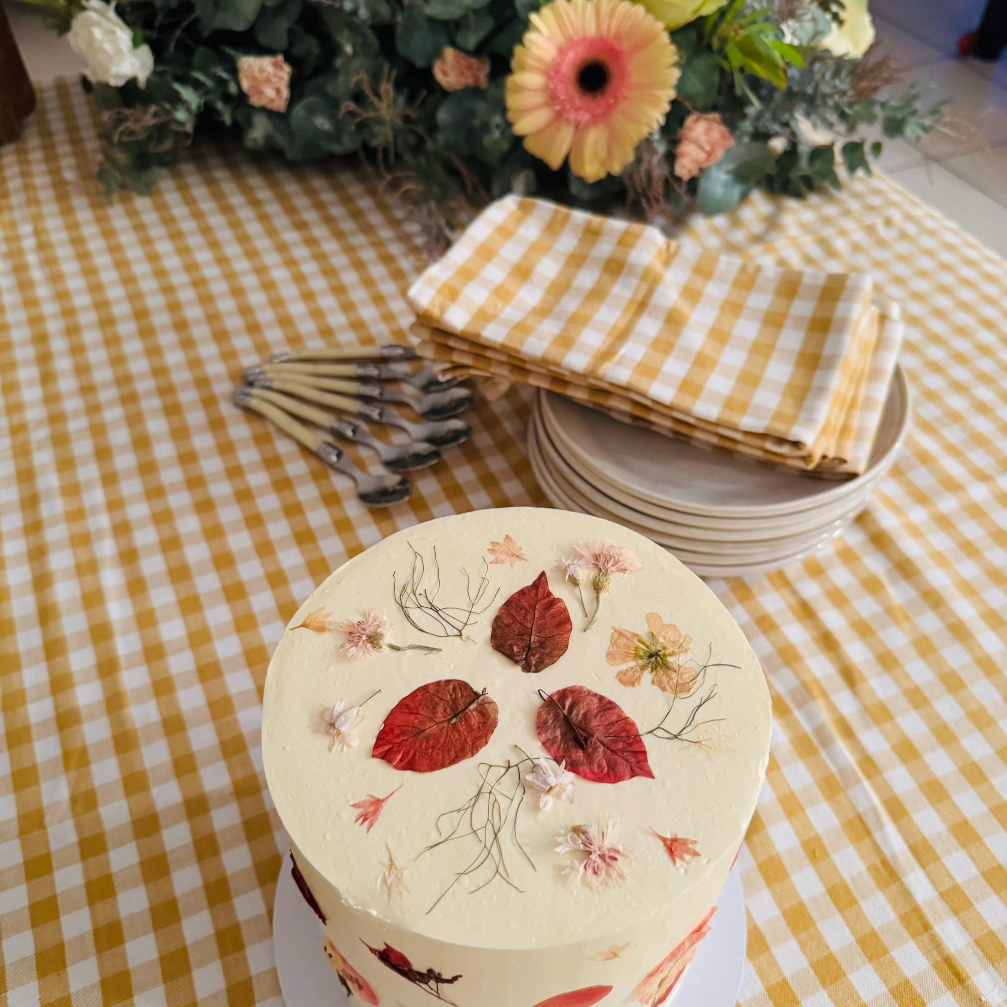 ANNIEG Table Linens and Cakes by Suzi - ANNIE.G