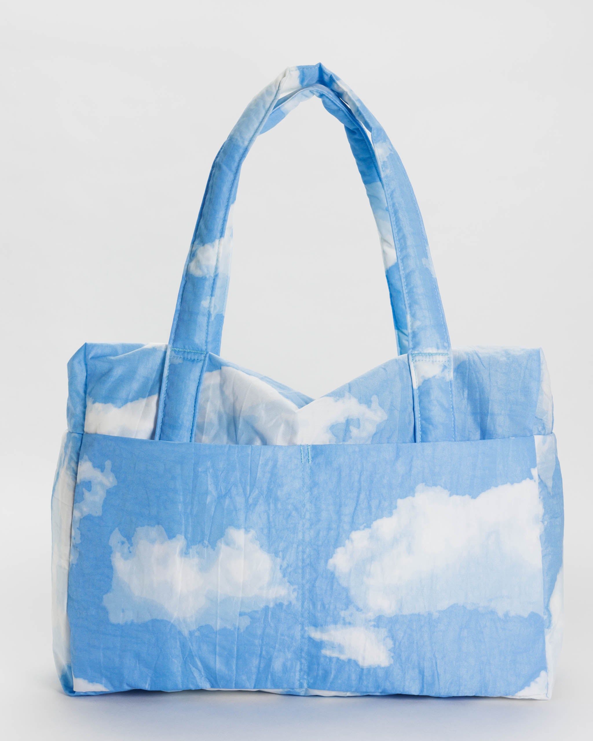 baggu-cloud-carry-on-bag-in-clouds-blue-and-white