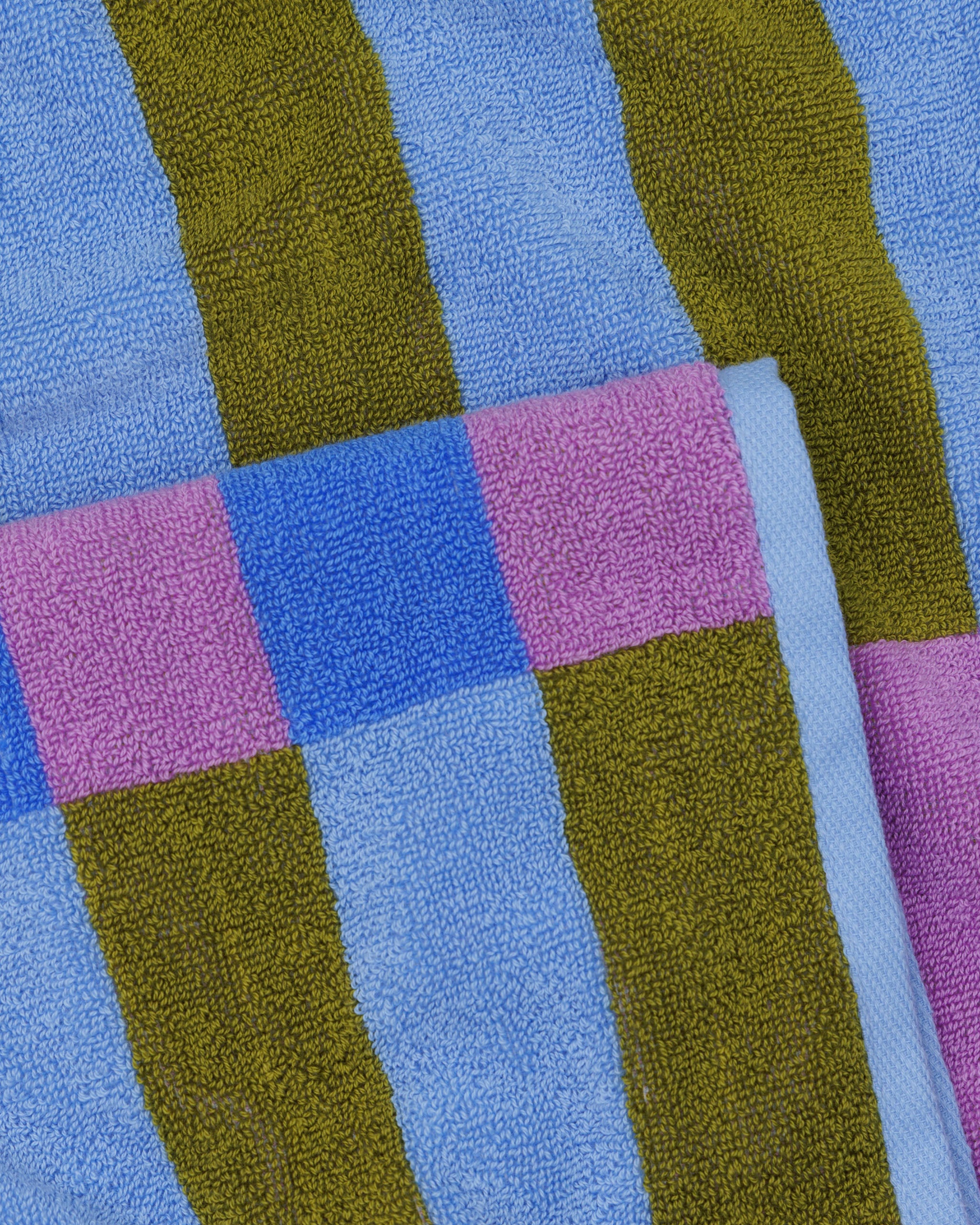 reversible-stripes-pattern-pink-blue-green-on-hand-towels