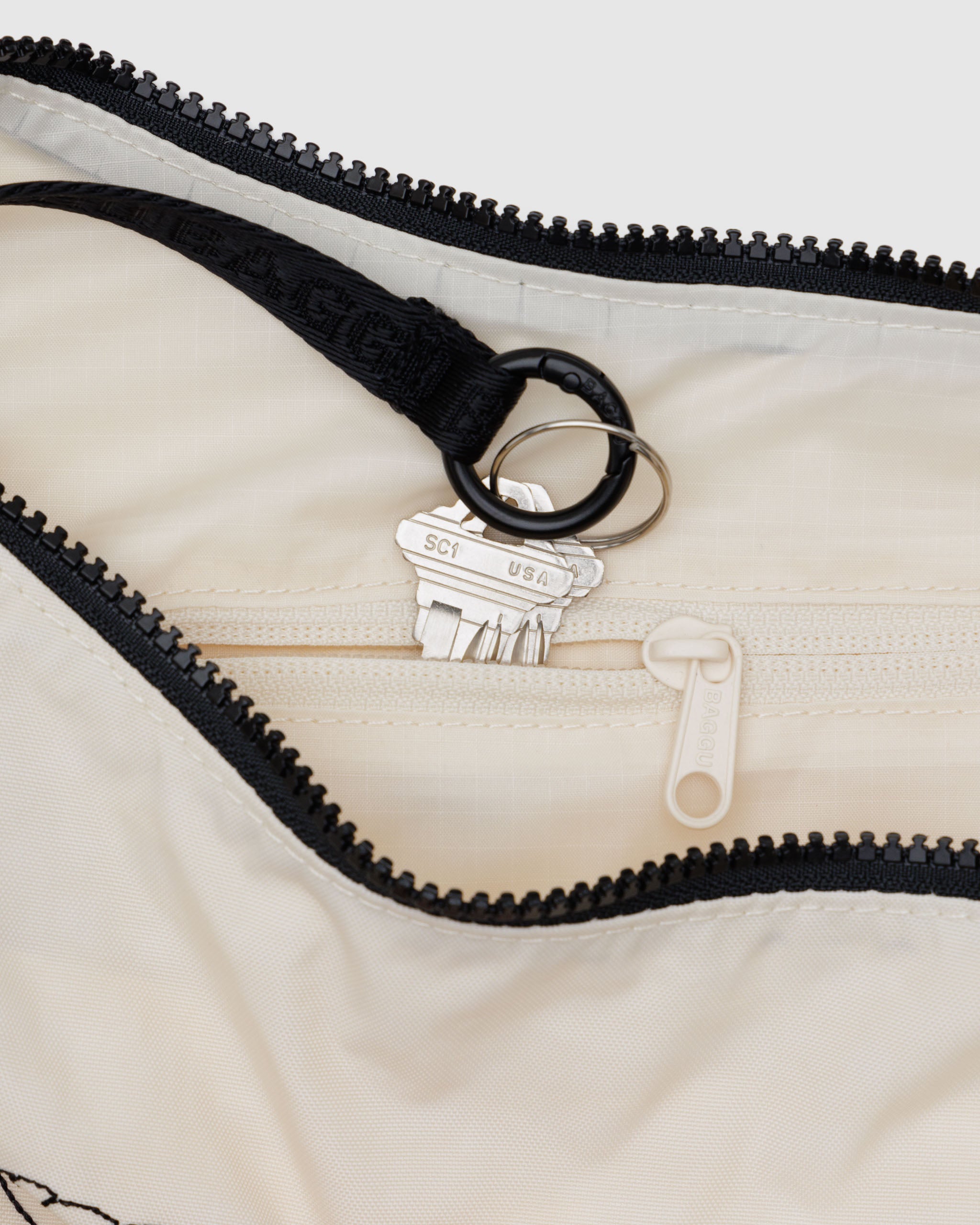 Baggu Medium Nylon Crescent Bag