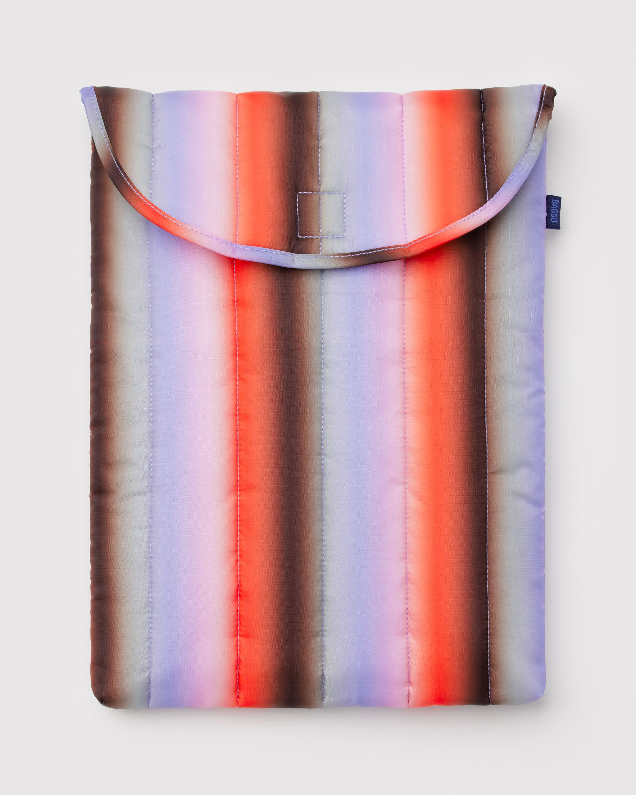 Quilted and puffy colourful striped sleeve with BAGGU tag logo at the side.