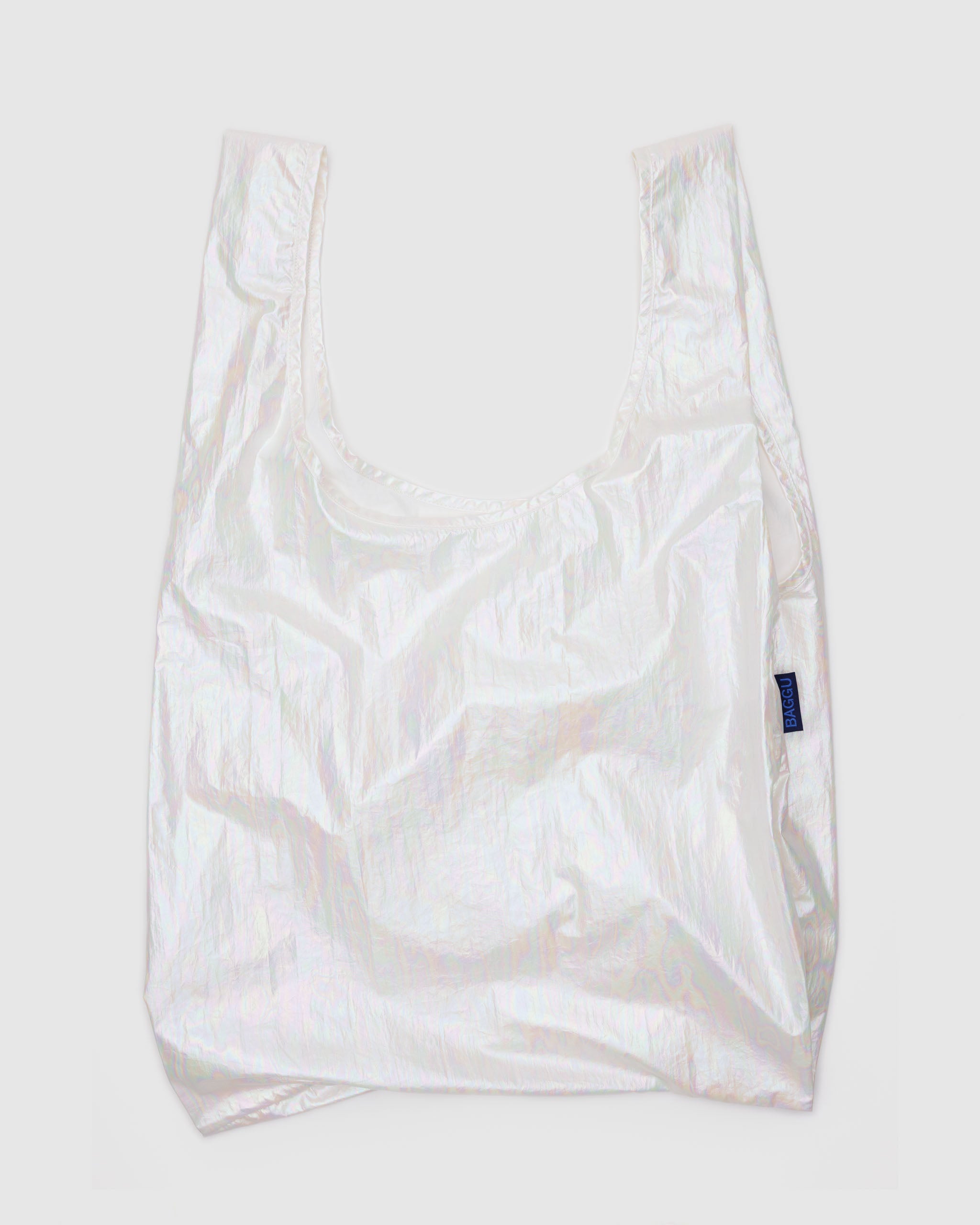 standard-reusable-bag-pearl-metallic-with-baggu-logo-on-side-flatlay