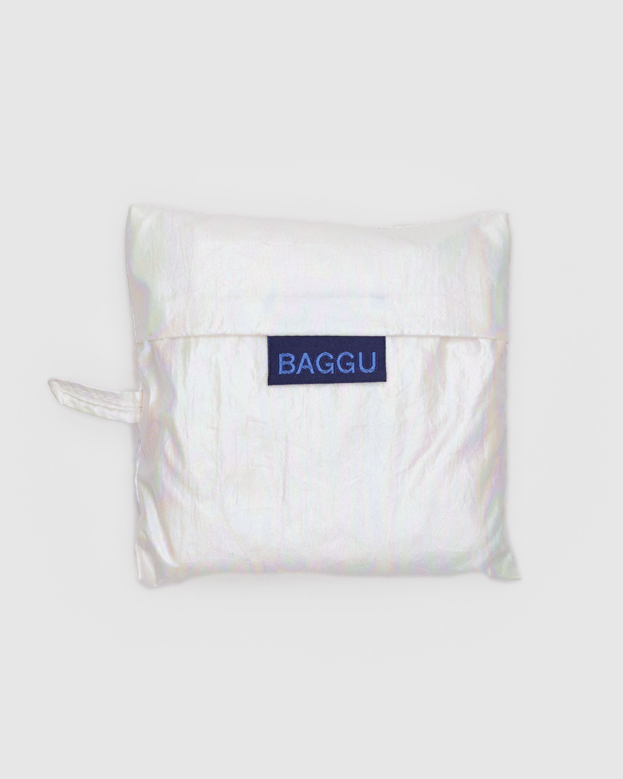 storage-bag-of-standard-baggu-hanging-loop-and-brand-logo-on-flap-pearl-metallic