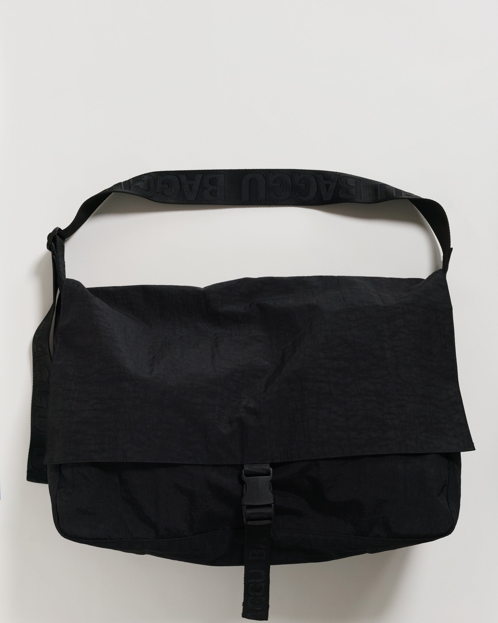Baggu Nylon Messenger Bag - ANNIE.G