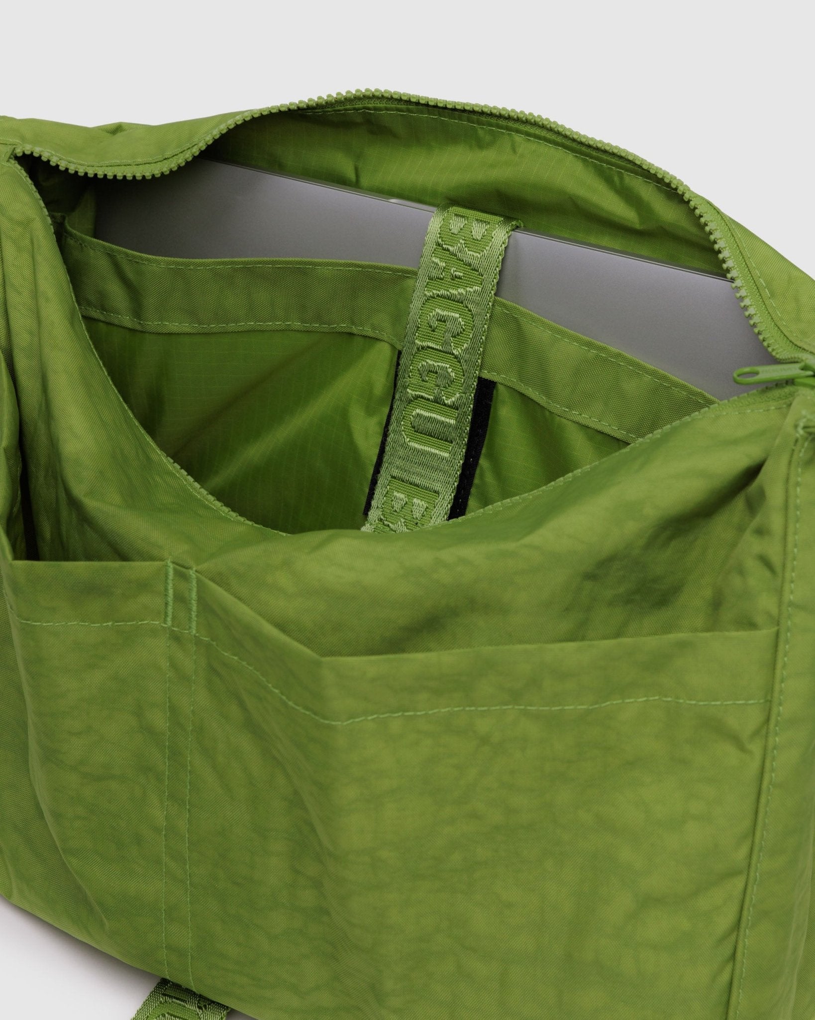 Baggu Nylon Messenger Bag - ANNIE.G