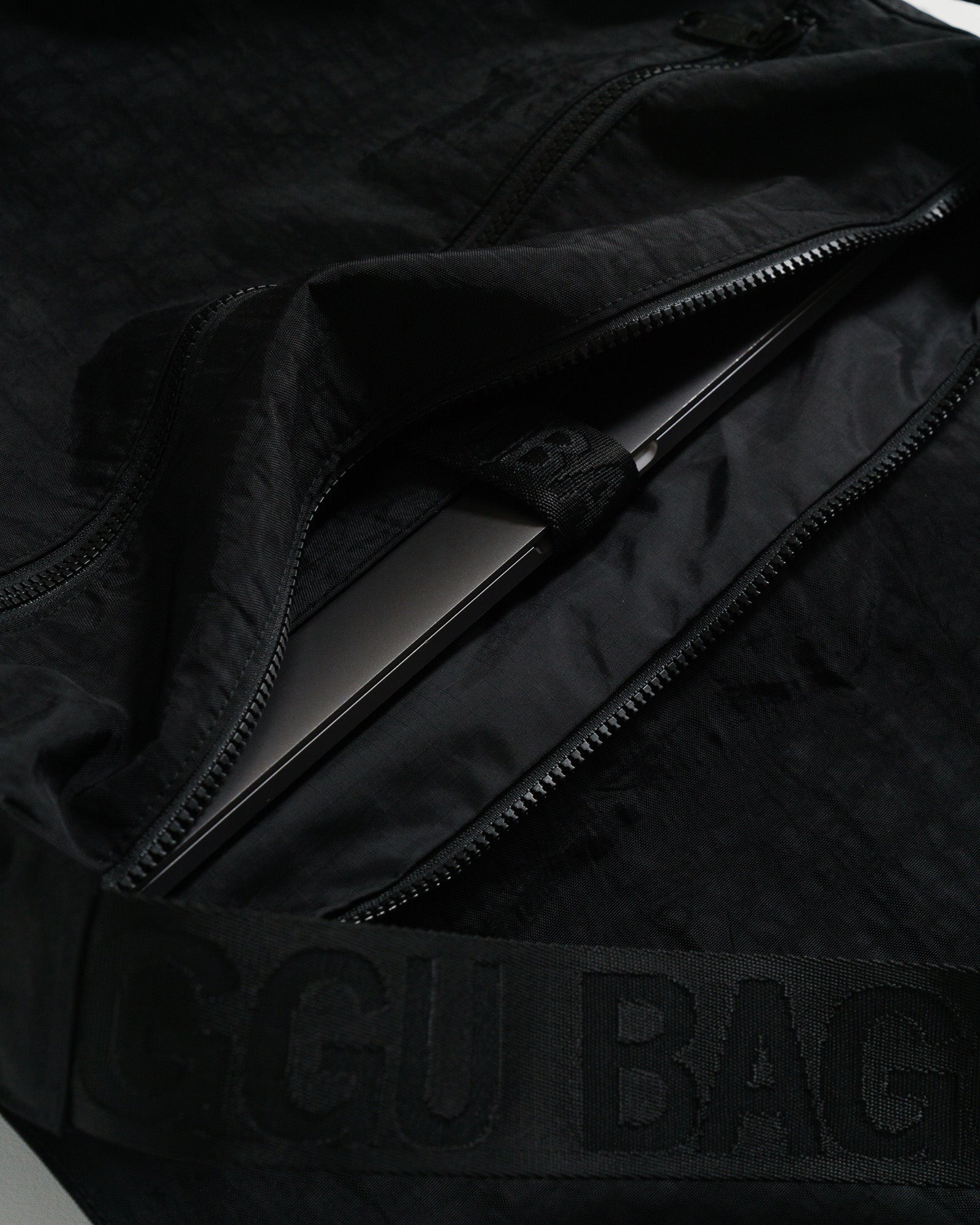 Baggu Nylon Messenger Bag - ANNIE.G