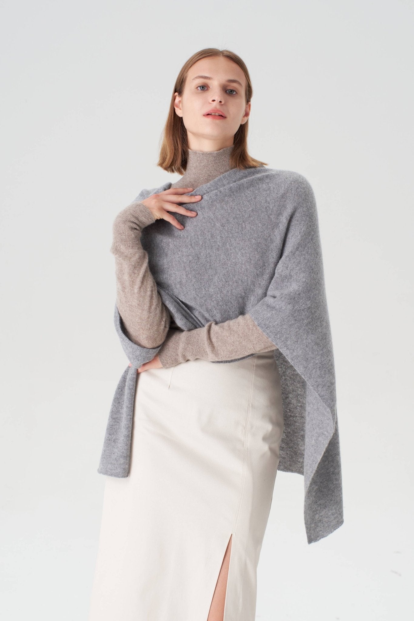 Cashmere Poncho in Grey - ANNIE.G