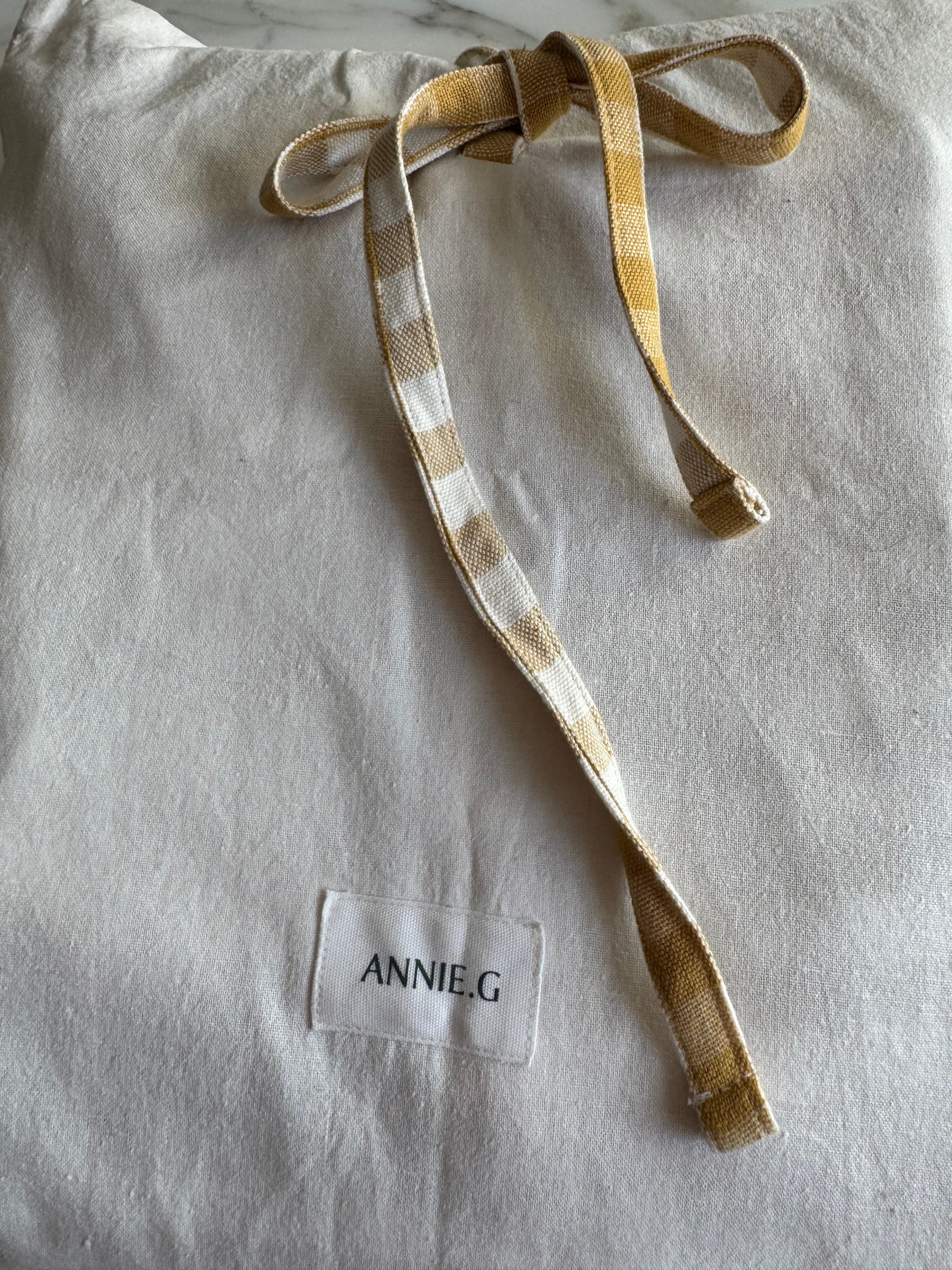 annieg-white-cotton-tablecloth-storage-bag-with-gold-gingham-bow-closure
