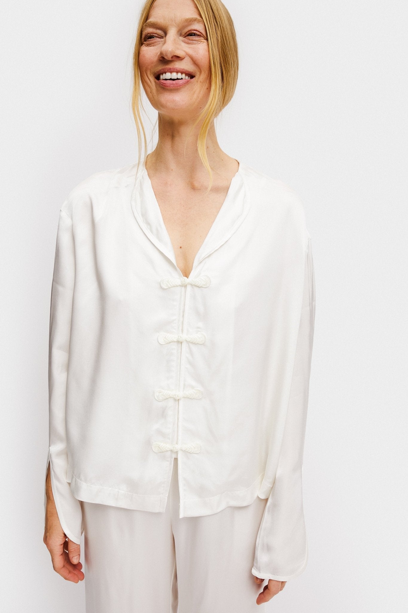 Louis Pyjama Set with Pants in White - ANNIE.G
