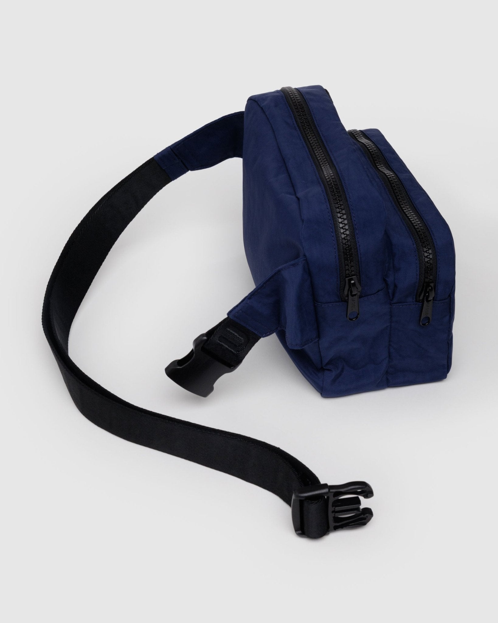 Two zip compartments and adjusatble strap of Baggu Fanny Pack in Embroidered Wildflower.