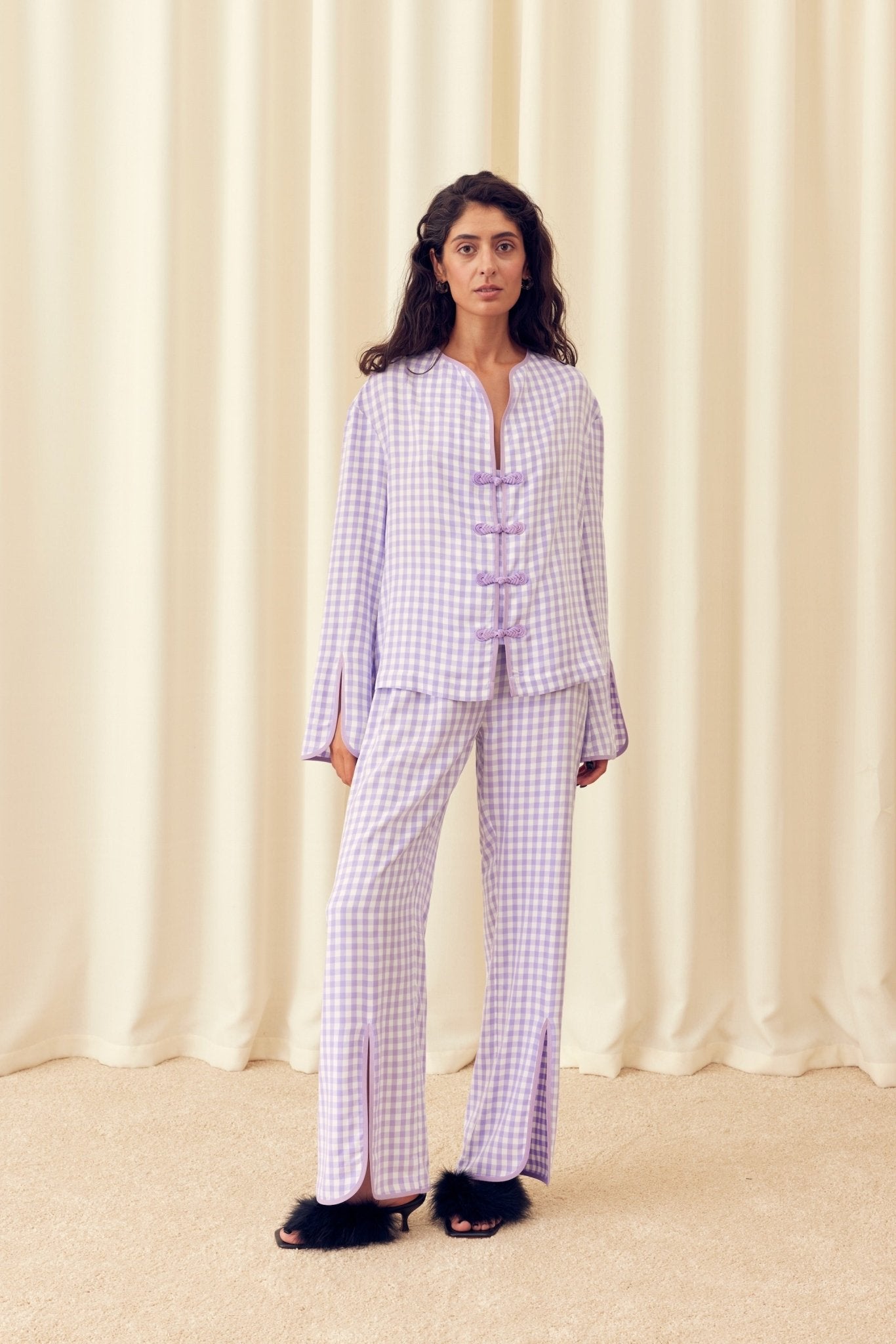 Woman wearing the Louis Pyjama Set with shirt and pants in Lavender Vichy - ANNIE.G