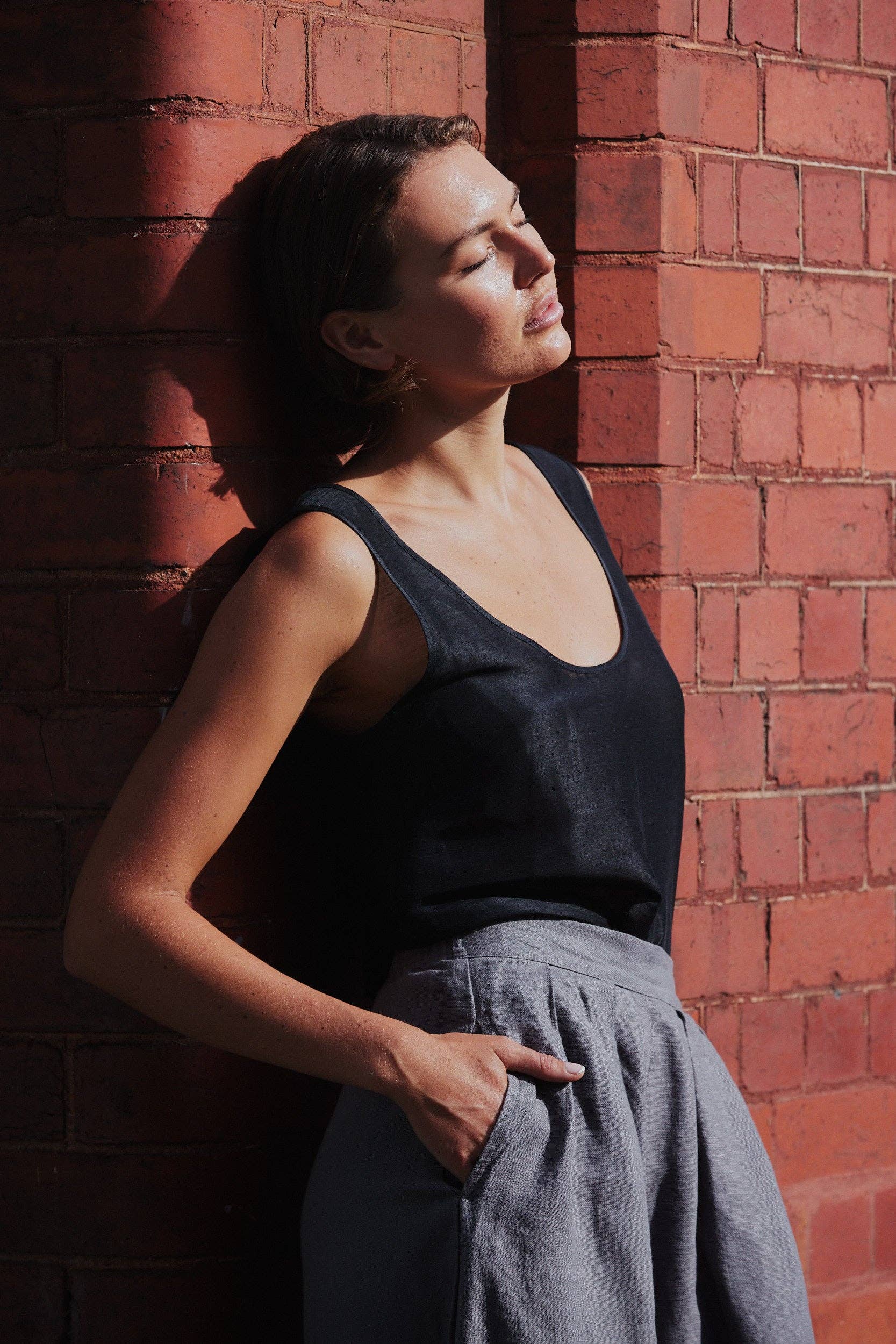 woman-wearing-sofia-cami-top-noir-scoop_neck-close_up