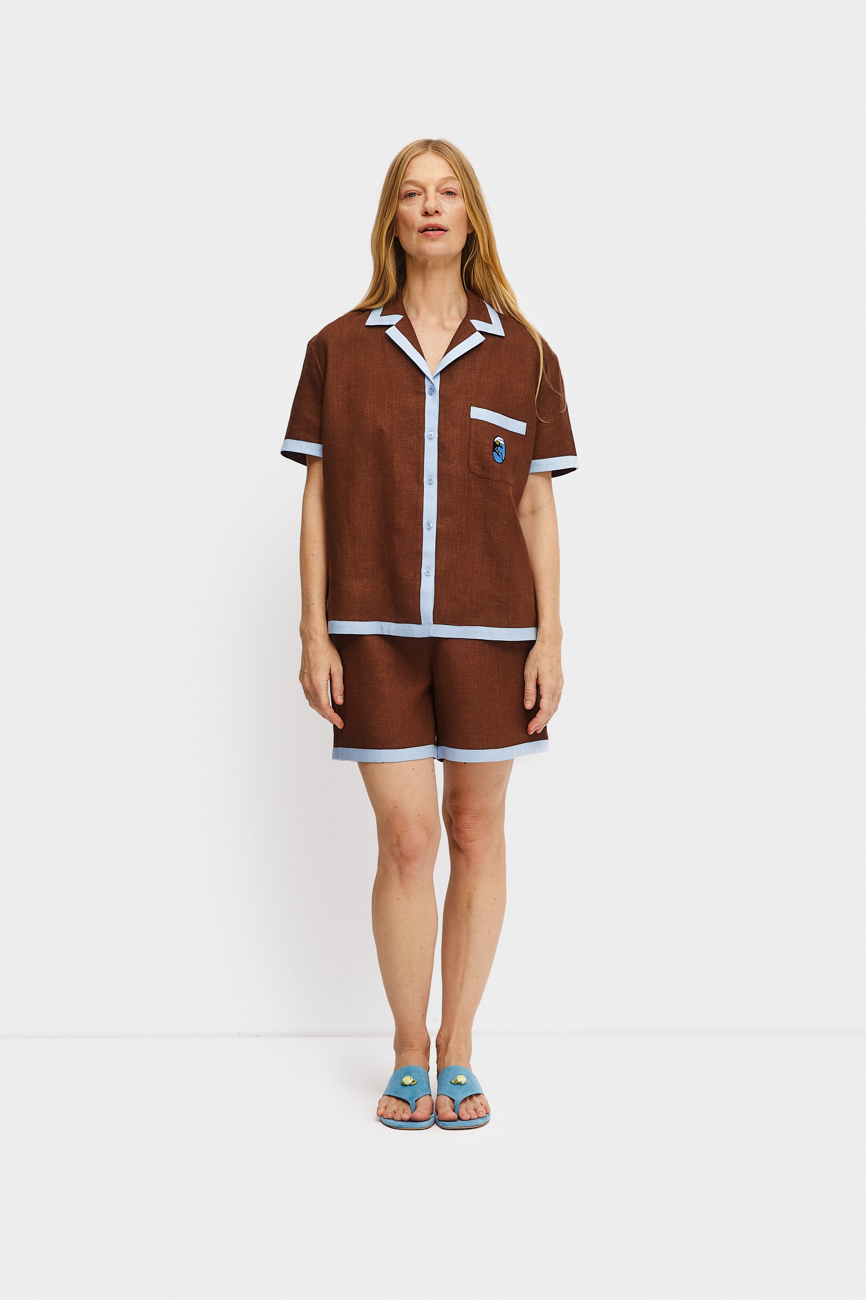 Garrick Embroidered Linen Short Sleeved Shirt in Brown