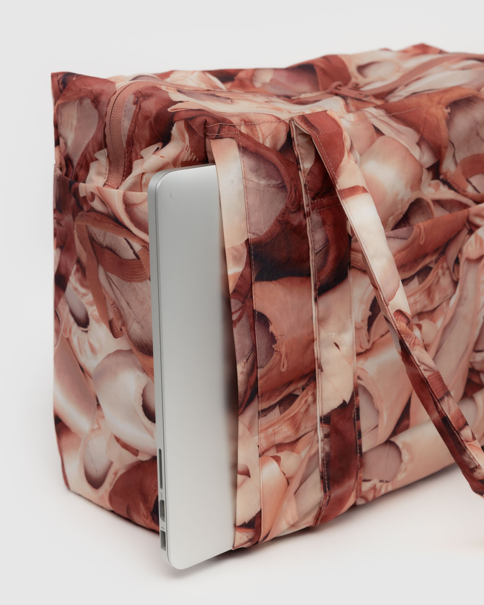 laptop-sleeve-of-small-cloud-carry-on-pointe-shoe