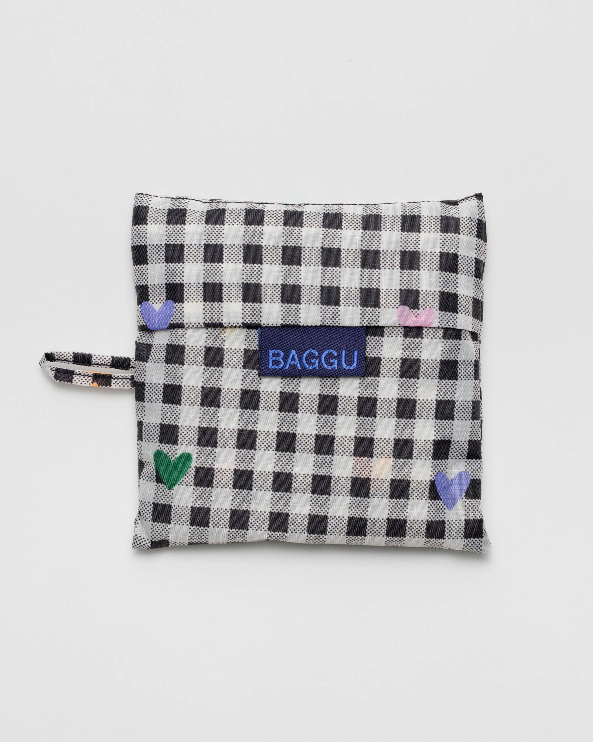Baggu-standard-reusable-bag-in-black-and-white-gingham-with-hearts