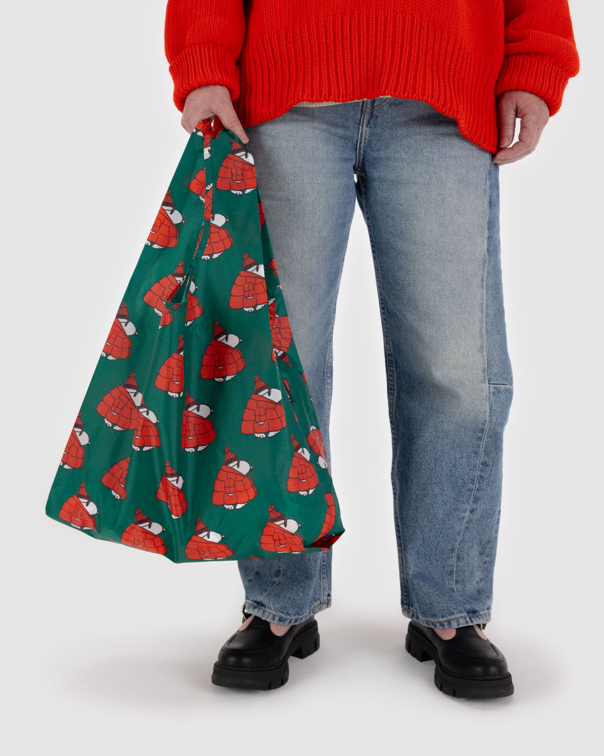 woman-holding-a-green-standard-baggu-bag-with-snoopy-in-a-red-puffer