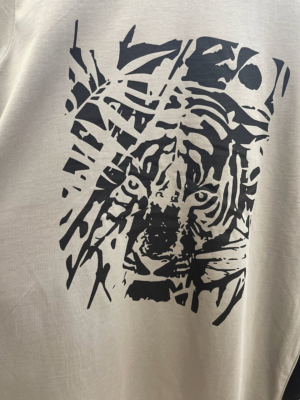 flat-lay-granite-t-shirt-with-black-tiger-screenprint-front