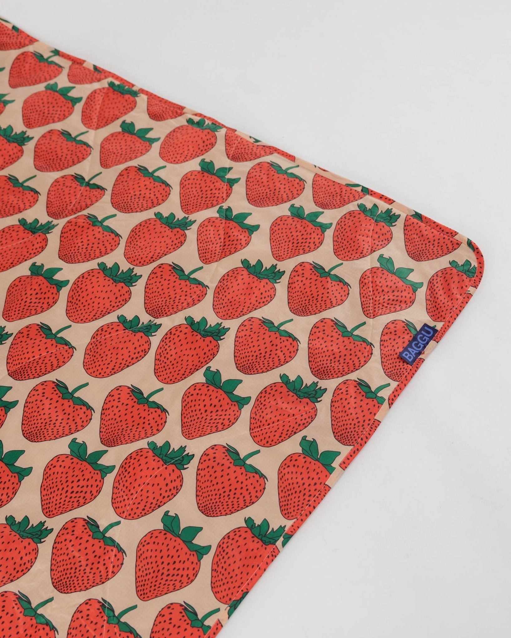 Baggu Puffy Picnic Blanket in Strawberry - ANNIE.G