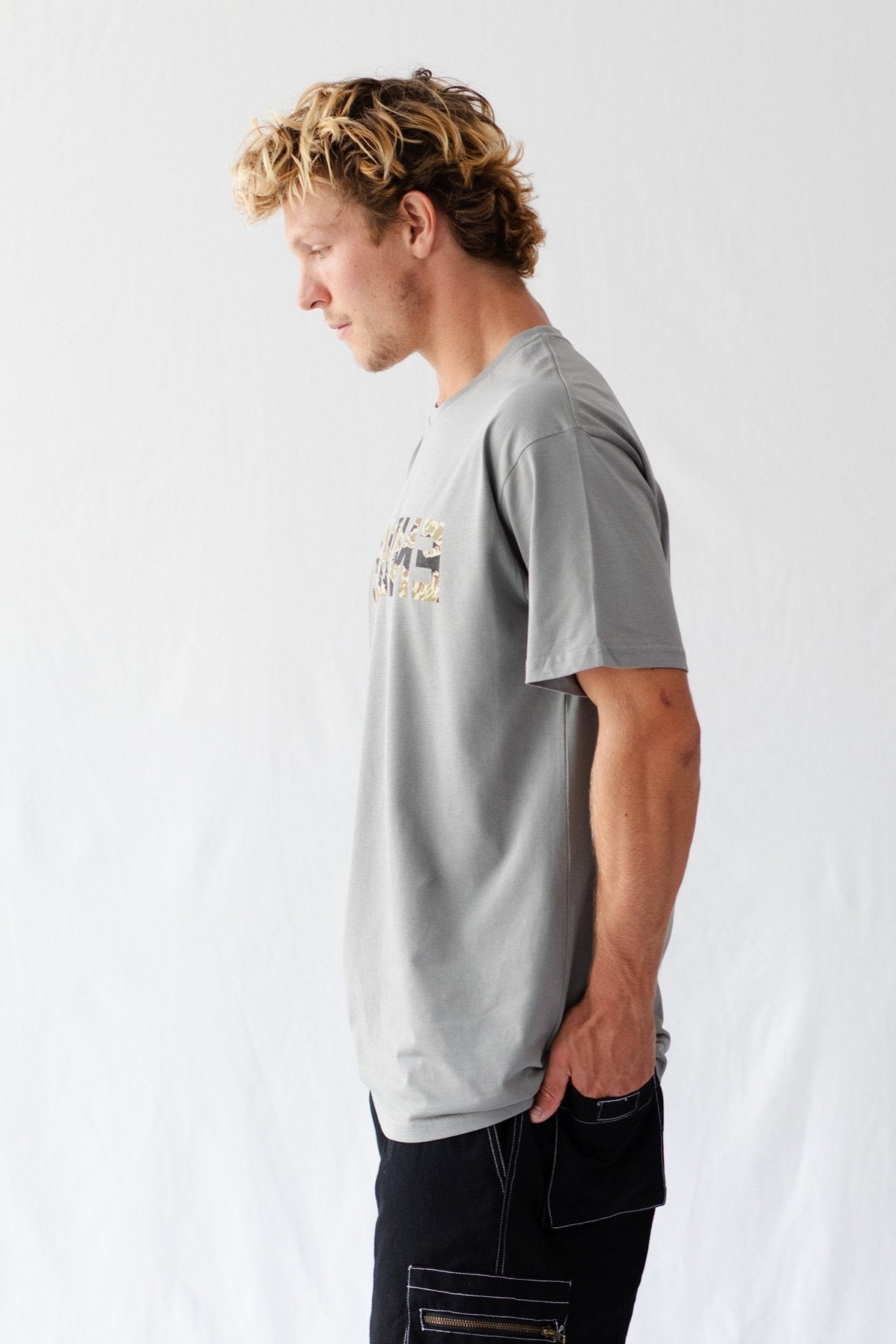 Camo Mens ENERGY T-Shirt in Granite - ANNIE.G