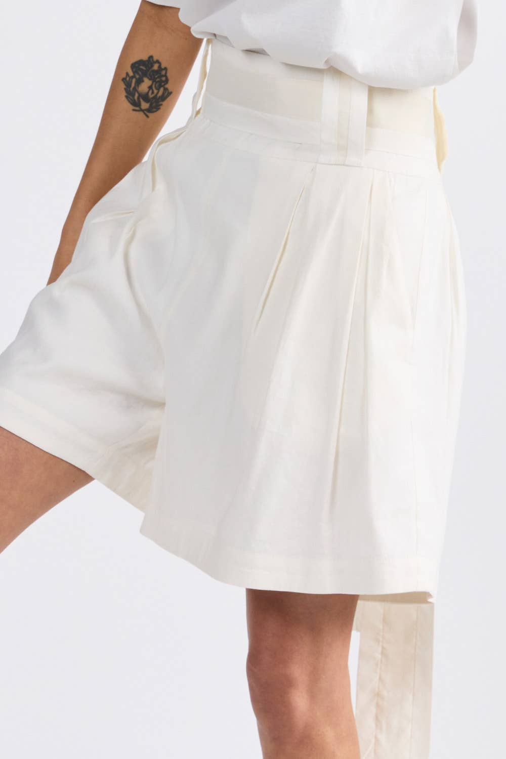 Florence Linen Short in Ivory - ANNIE.G