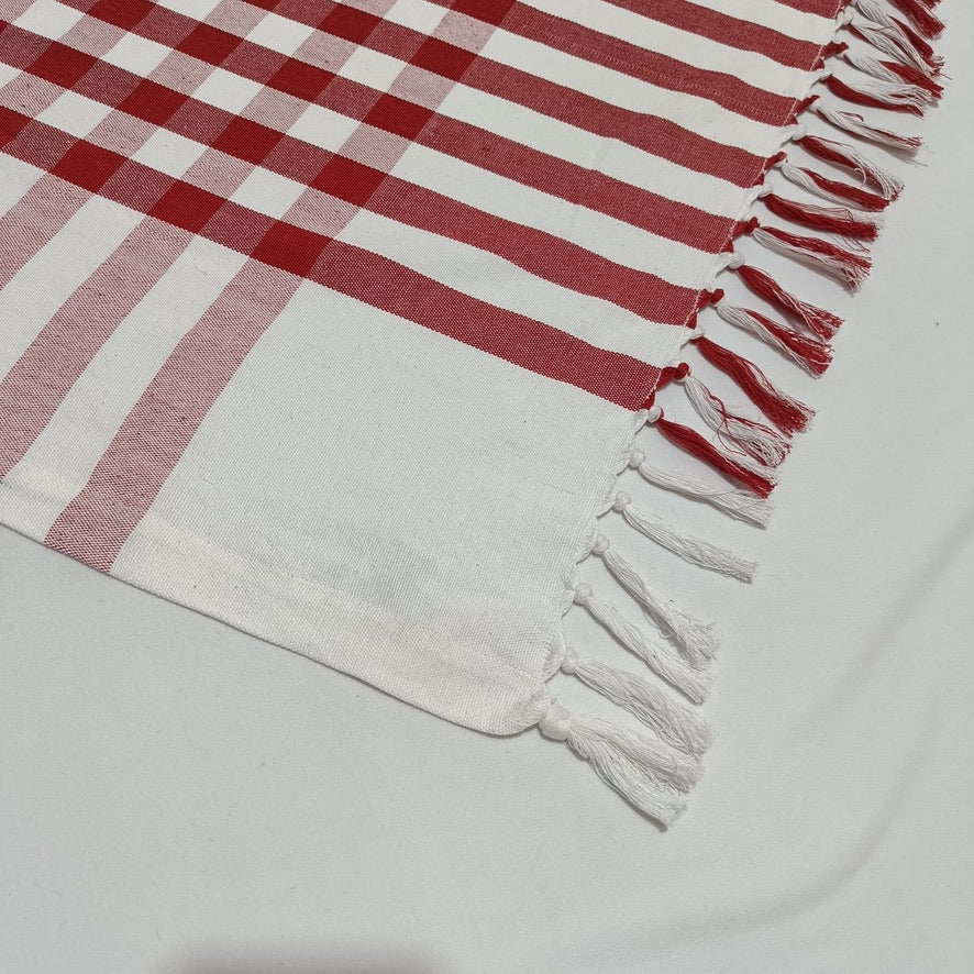 handknotted-edge-of-red-gingham-pattern-coastline-check-tablecloth