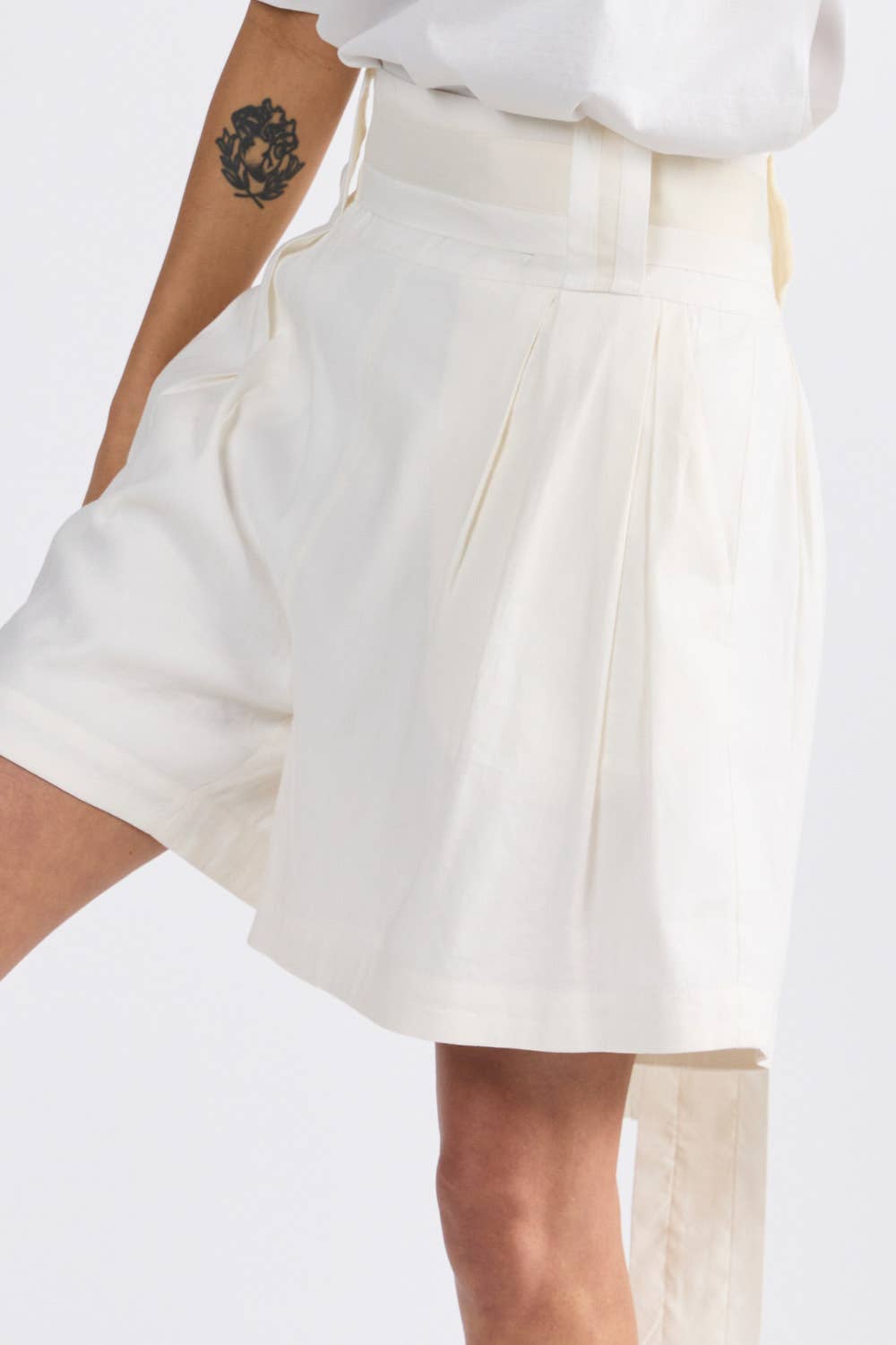 ivory-woemns-shorts-front